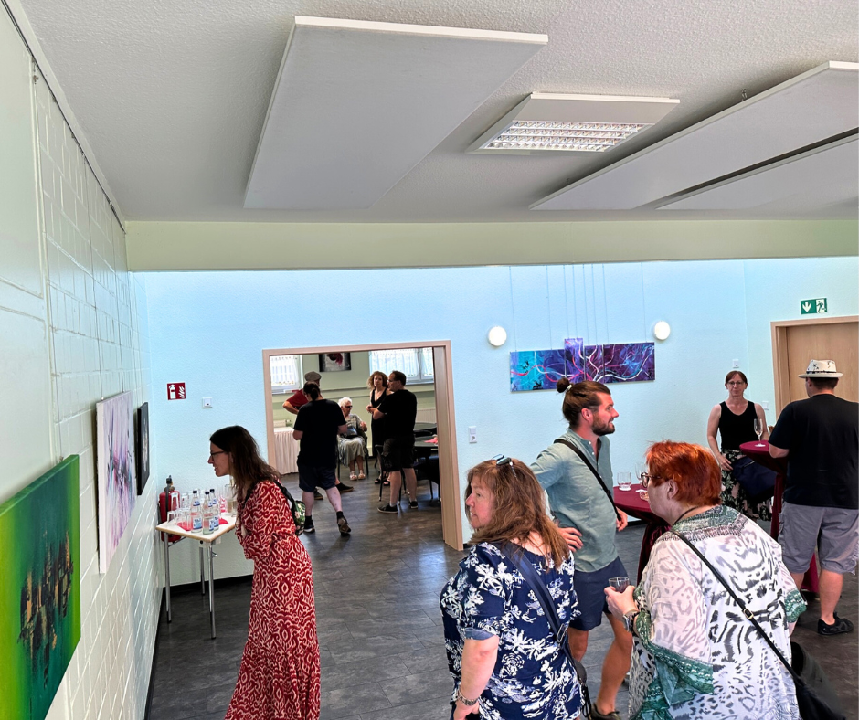 Vernissage Farben Kontraste und ihre Besucher